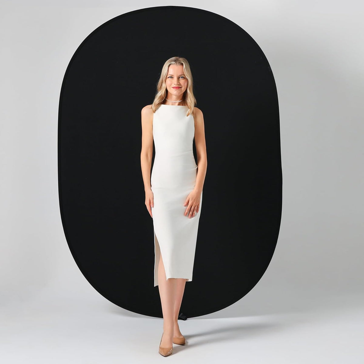 Kate Collapsible Pop-Up Black White Backdrop for Self-Tape Auditions 582