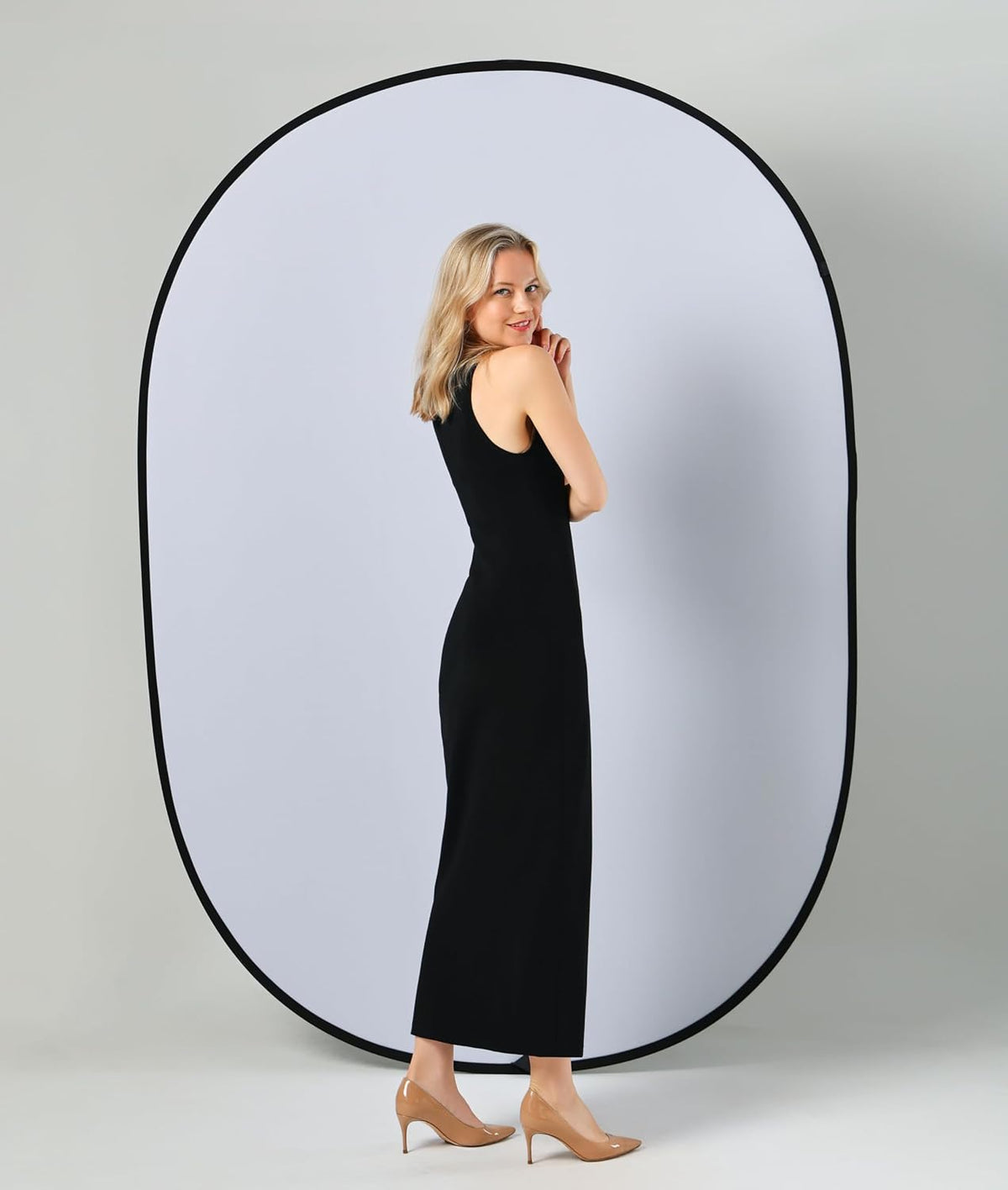 Kate Collapsible Pop-Up Black White Backdrop for Self-Tape Auditions 582