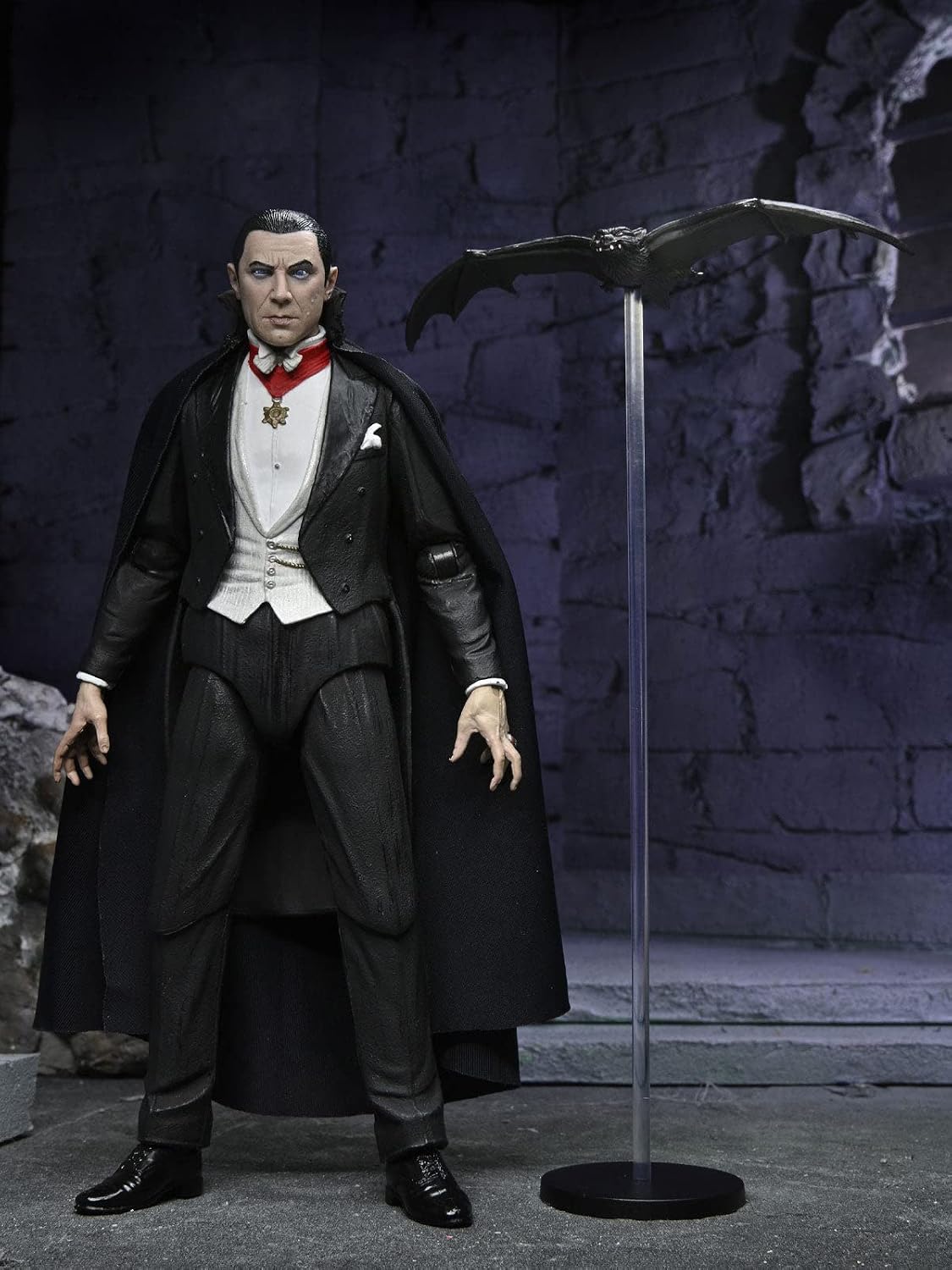 NECA - Universal Monsters Ultimate Dracula (Transylvania) 7-Inch Scale Action...