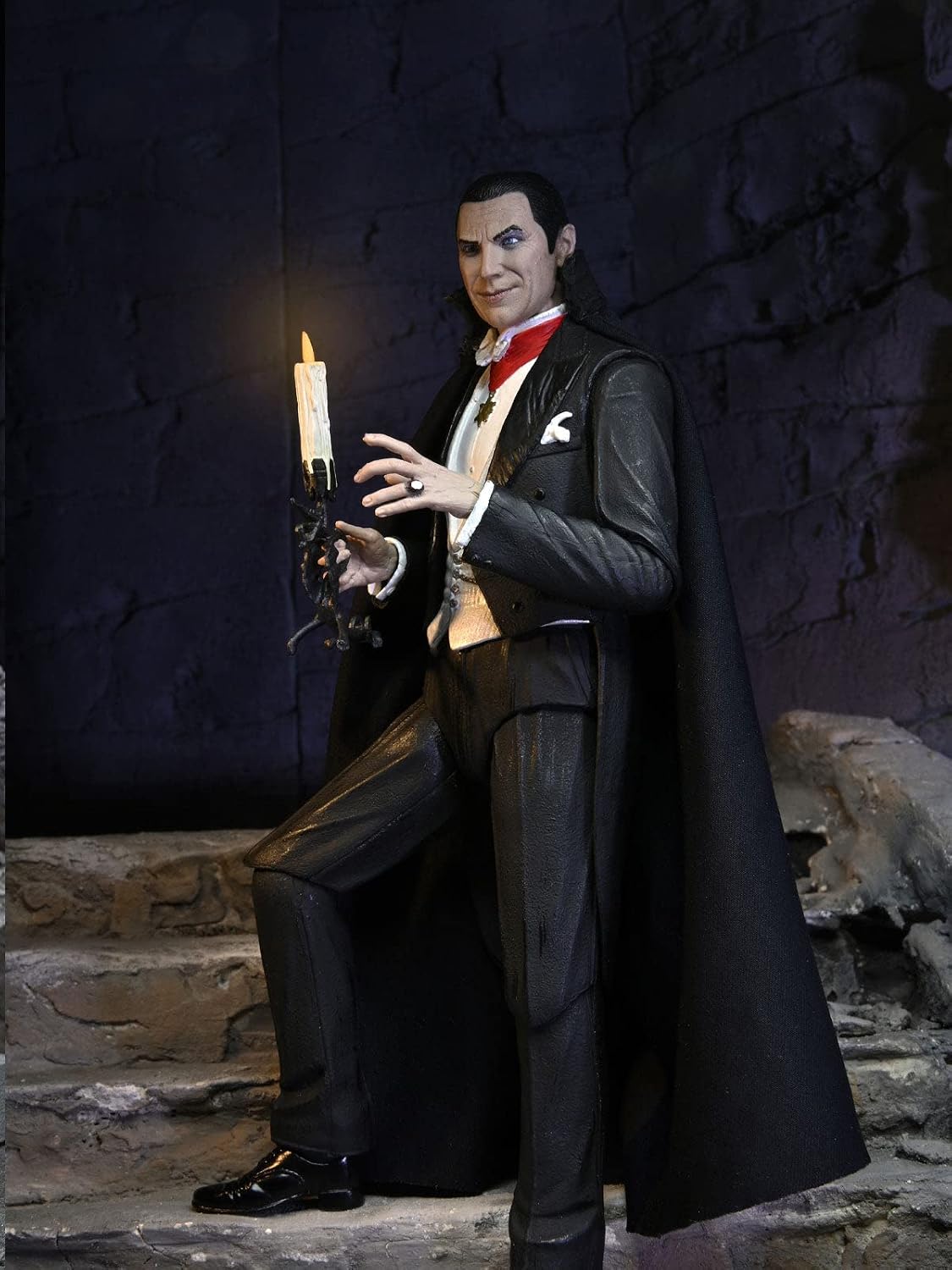 NECA - Universal Monsters Ultimate Dracula (Transylvania) 7-Inch Scale Action...