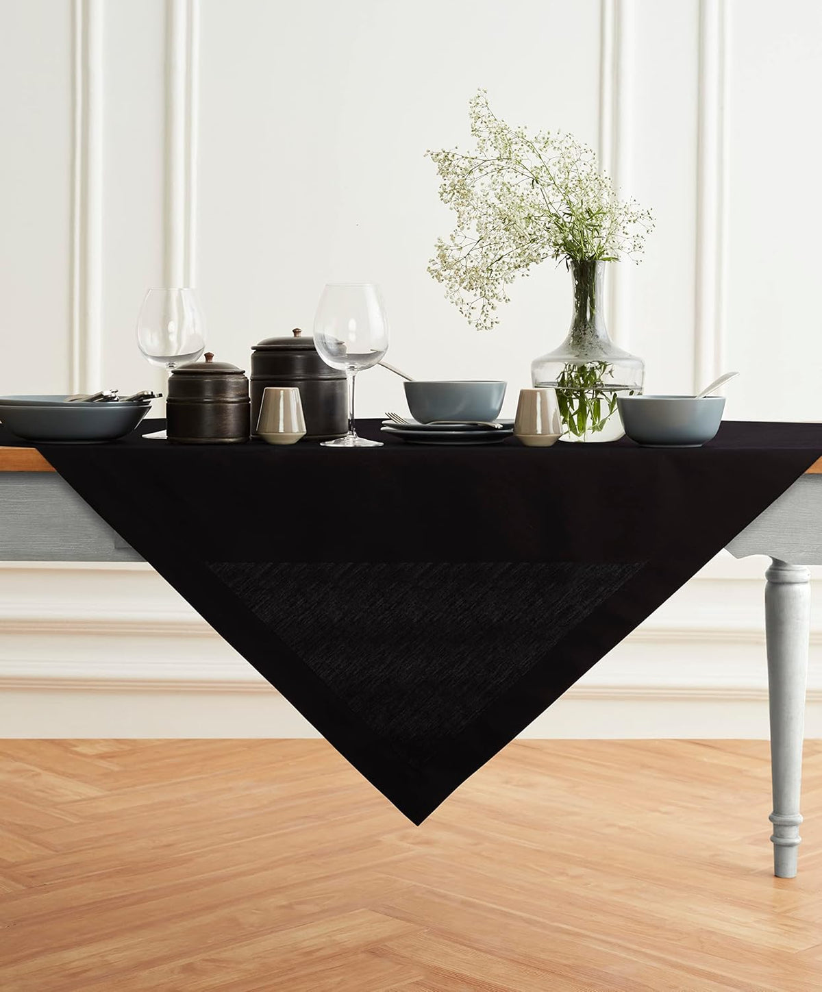 Solino Home Cotton Linen Table Cloth, Throw Black Square, Dru 52 x 52 in