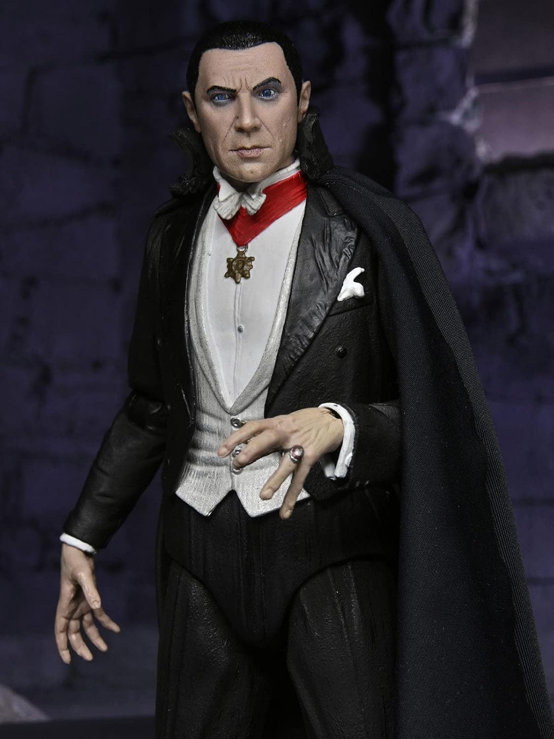NECA - Universal Monsters Ultimate Dracula (Transylvania) 7-Inch Scale Action...