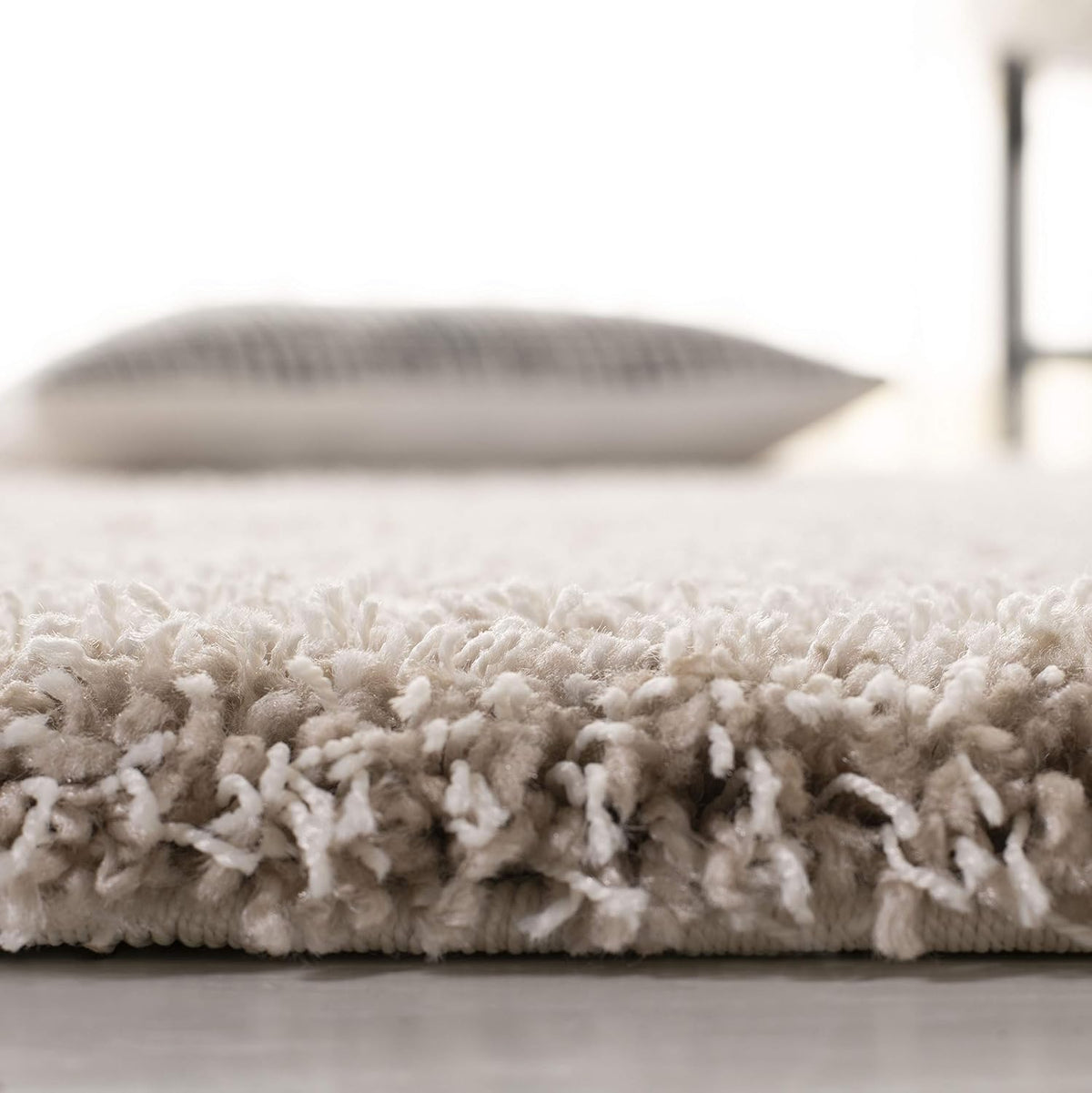 SAFAVIEH Area Rug 8x10 - California Shag Collection - Large - Beige, Non-Shed...