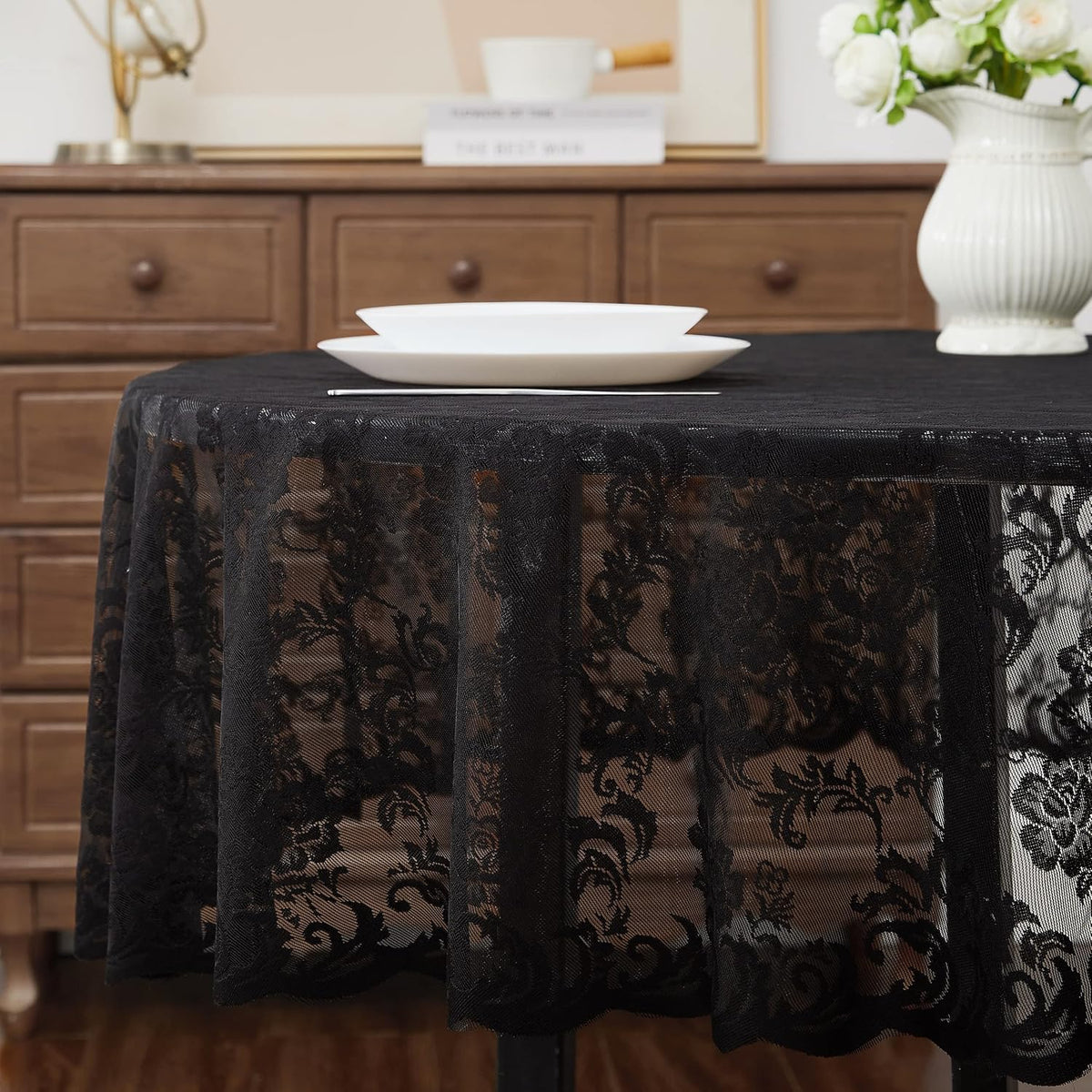 Warm Home Designs 132 Inch Round Gothic Tablecloth. MTC Black Round 132