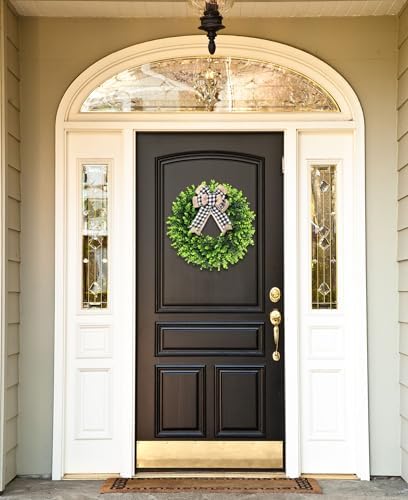 set of 2, 20‘’ boxwood wreath for front shown in use