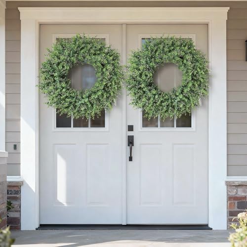 32'' artificial eucalyptus wreath with seeds for front, close-up detail