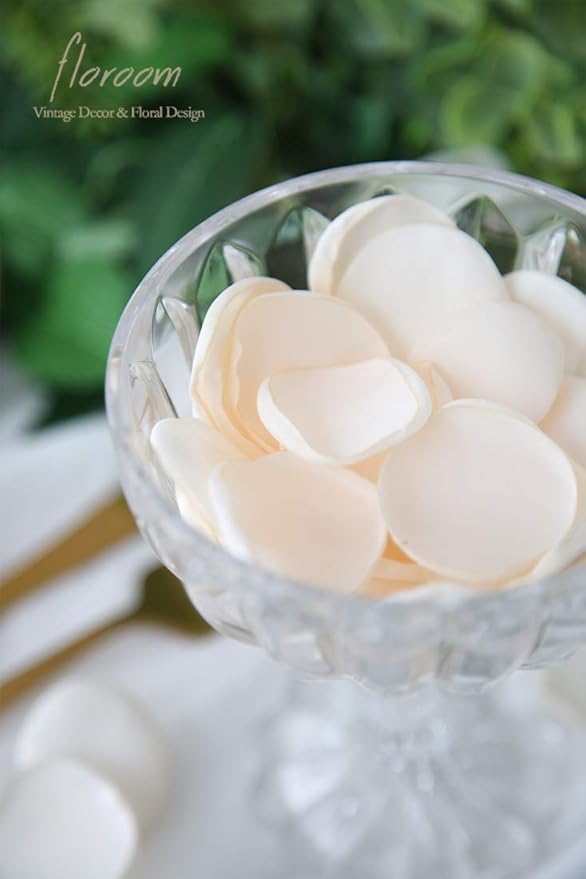 Floroom 500pcs Rose Petals Cream Faux Silk Flower Petals for Wedding Flower Girl Basket Aisle Scatter Dinner Table Centerpieces Party Confetti Bridal Shower Romantic Night Decoration