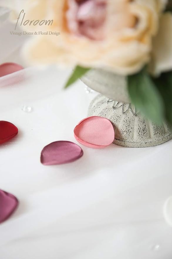 Floroom 500pcs Rose Petals Red Fake Faux Silk Flower Petals for Wedding Flower Girl Basket Aisle Scatter Sweetheart Table Centerpieces Party Confetti Bridal Shower Romantic Night Home Decoration