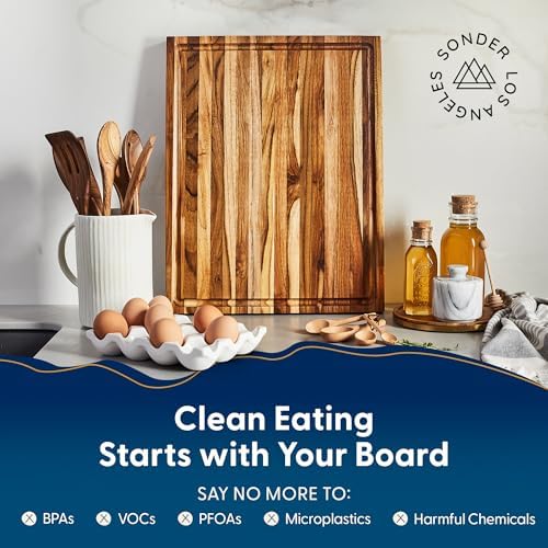 sonder los angeles laurel teak wood cutting board, close-up detail