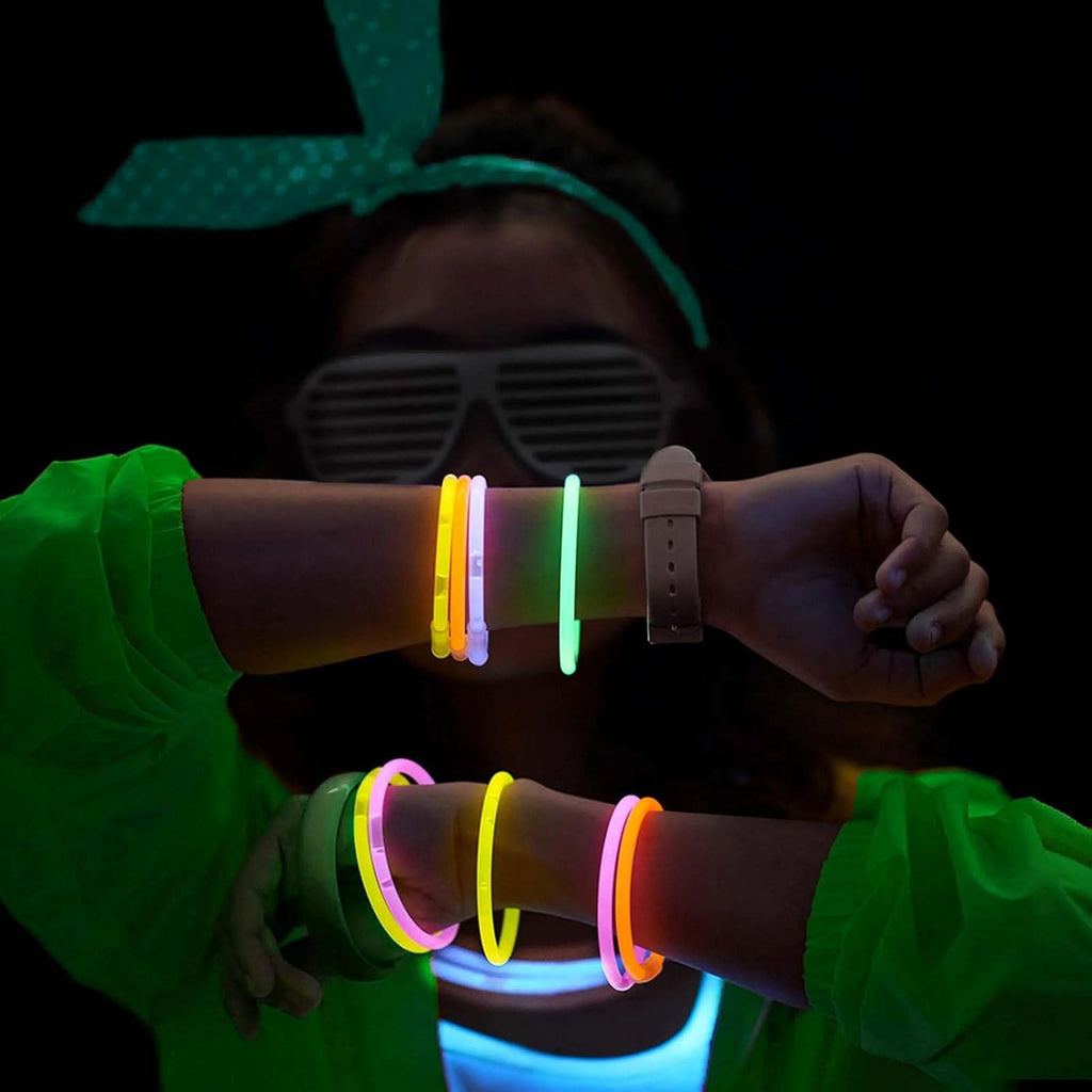 100PCS Glow Sticks Bulk Party Pack, Halloween Glow Sticks For Kids Camping, Glow In The Dark Sticks,8” Glow Party Supplies Bracelets with Connectors