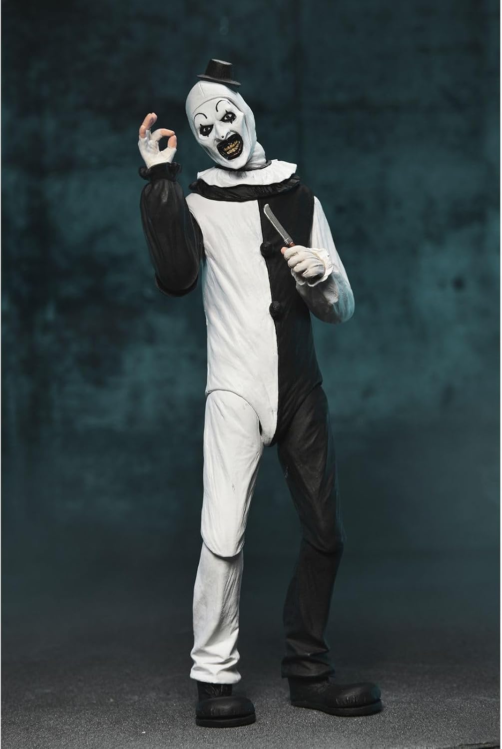 NECA - Terrifier - 7" Scale Action Figure - Ultimate Art the Clown