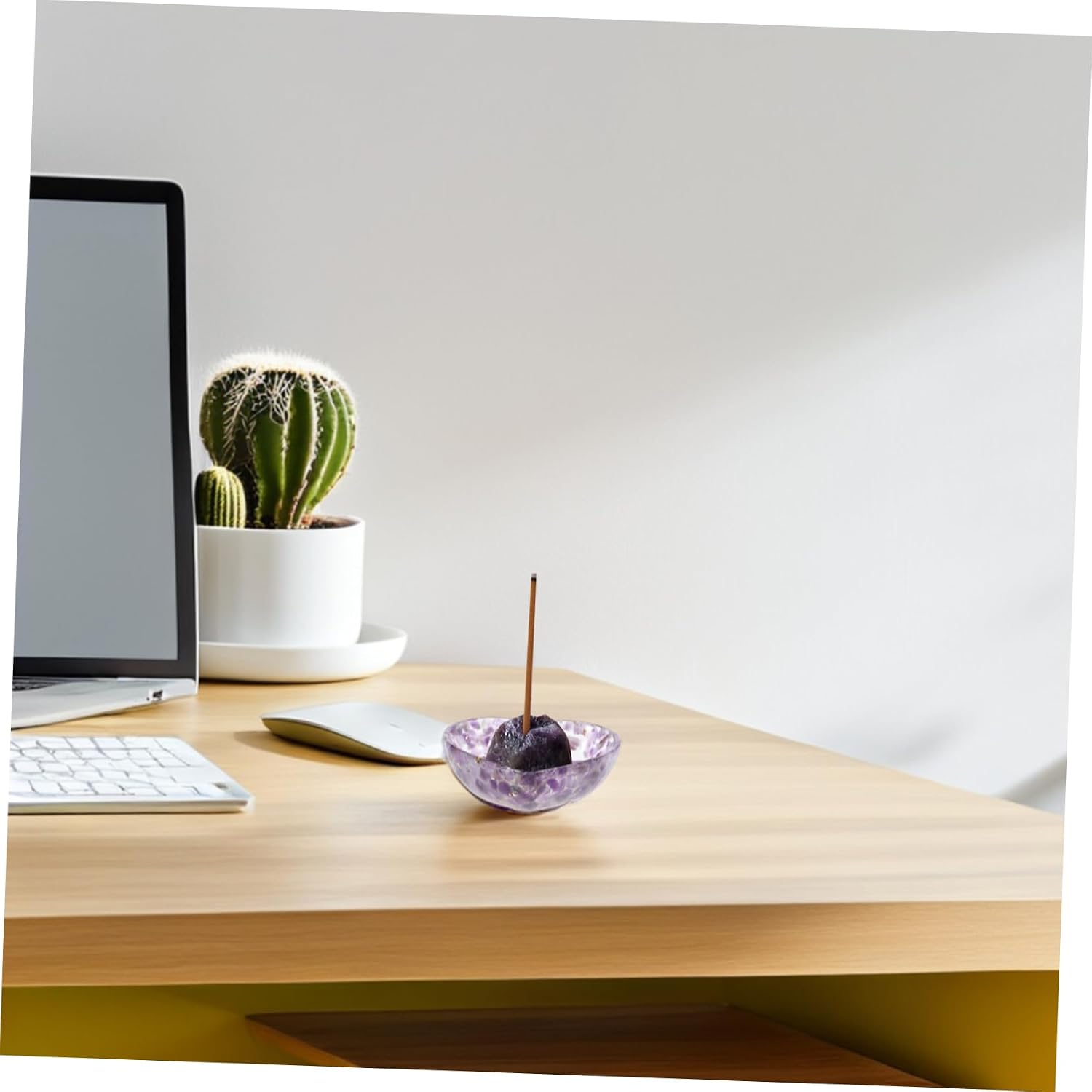Happyyami Heart Shaped Resin Candle Holder Unique Decorative Bowl for Living Room Bedroom and Office Natural Crystal Gravel Craft for Enhanced Aesthetic and Relaxing Atmosphere