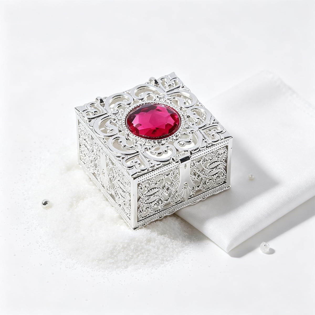 Alloy Storage Case Retro Style Ornament Organizer Dustproof Moistureproof Decorative Holder for Ring Desktop Display (Silver)