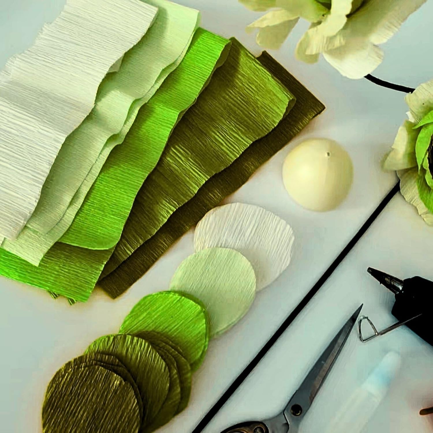Crepe Paper Set of 6 Colourful, 6 Rolls 25 x 200 cm Crepe Paper Gradient Green with 15 Floral Wire, Florist Tape, Double-Sided Tape, Ruler, Sewing Thread, Crepe Paper Flowers Crafts (Green Series)