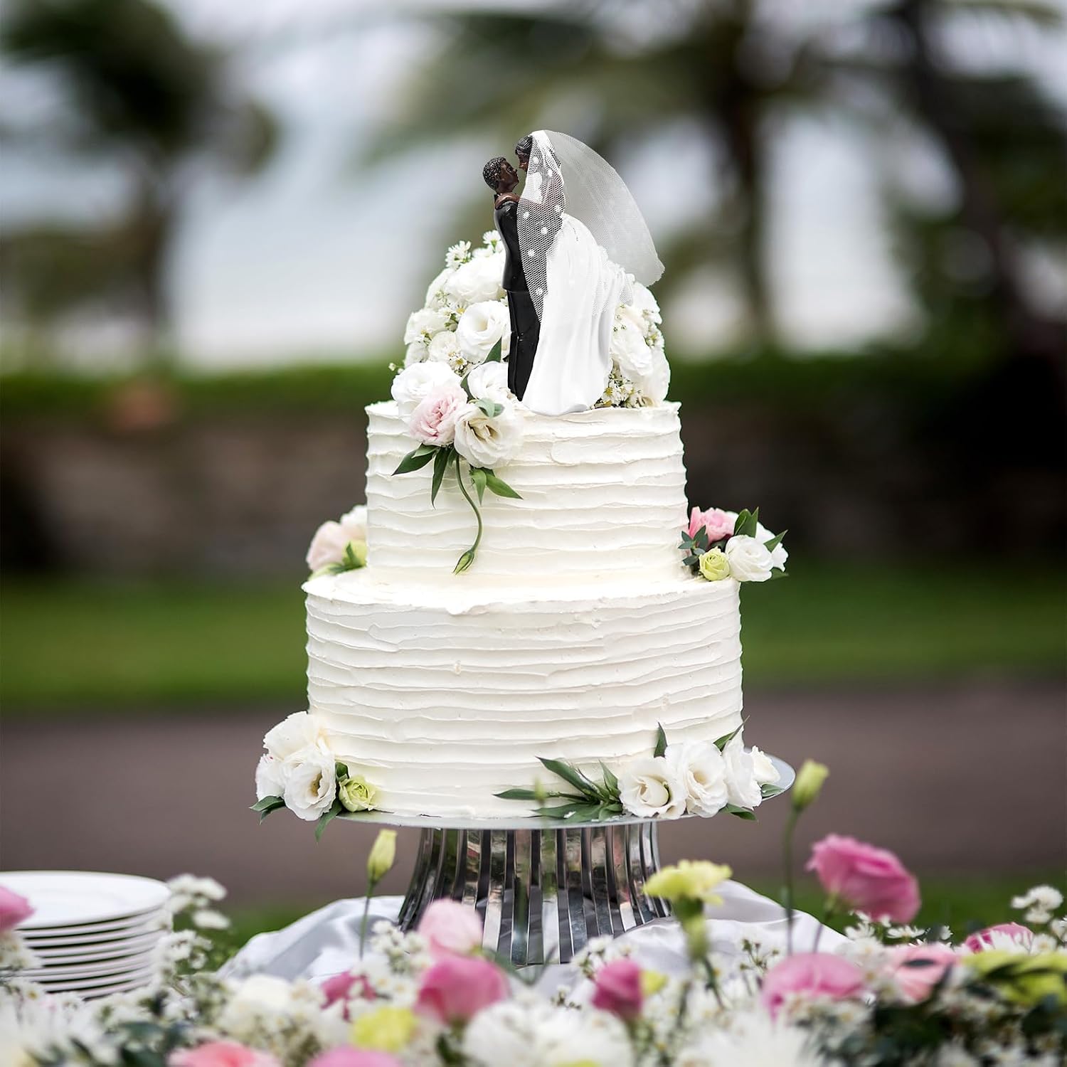 Modern Wedding Cake Toppers Bride and Groom Figurines Cake Topper for Decoration, Romantic Party Decoration, Funny Engagement Party Couple Statue Desk Decoration (Black Couple)
