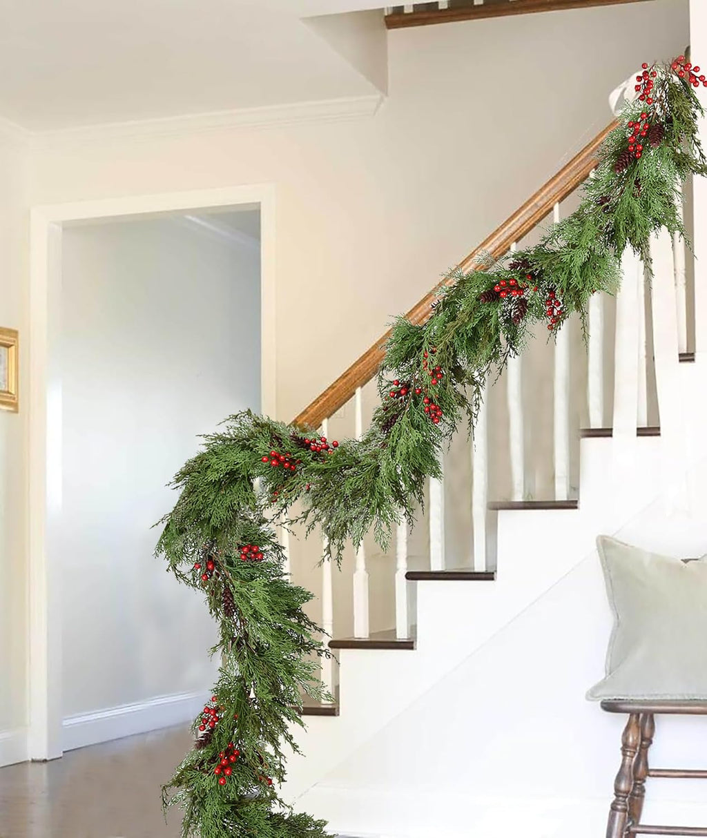 christmas pine garland, artificail greengery garland indoor outdoor, close-up detail