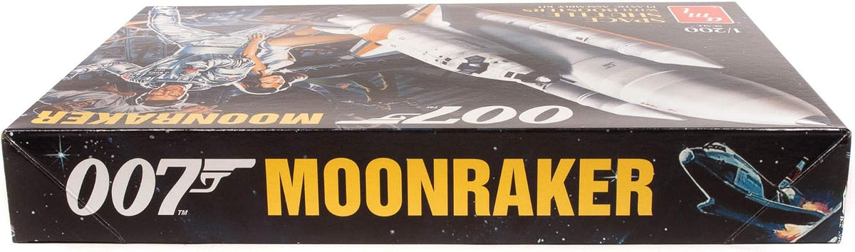 unknown amt moonraker shuttle w/boosters - james bond, close-up detail