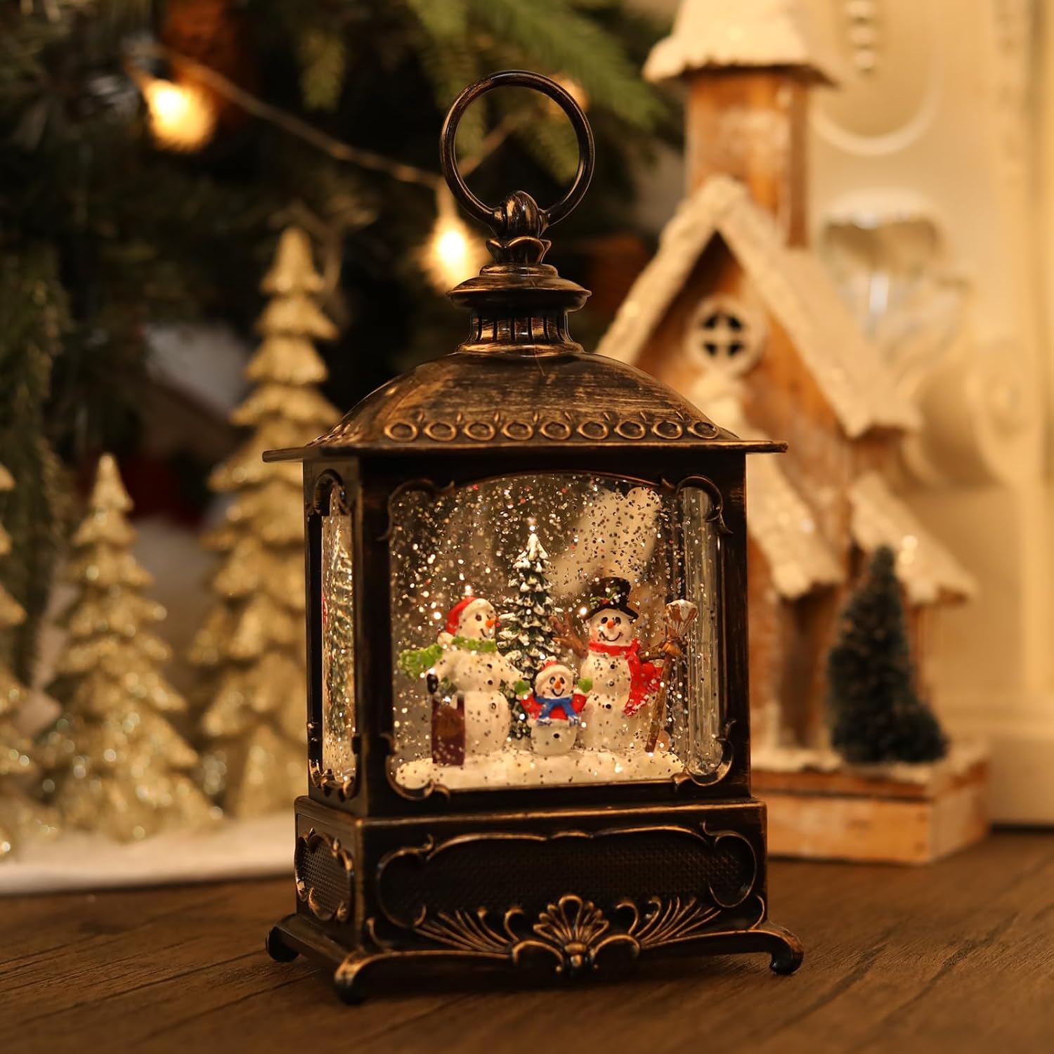 Christmas Snow Globe with Snowman, Glittering Lighted Battery Operated & USB Powered, Snowman Family Snow Globe Lantern for Christmas Home Decoration and Gift