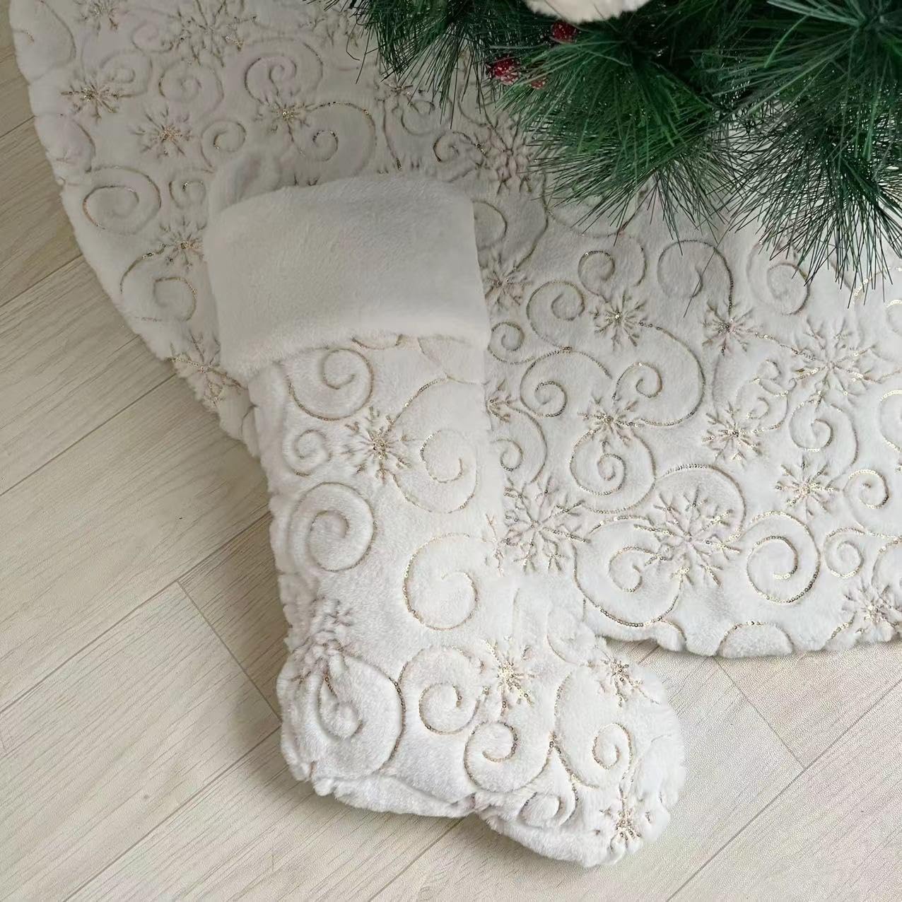 Personalized Christmas Stockings,20" Faux Fur Christmas Stocking with Gold Sequin with Customized Name for Christmas Decoration(1Pack)