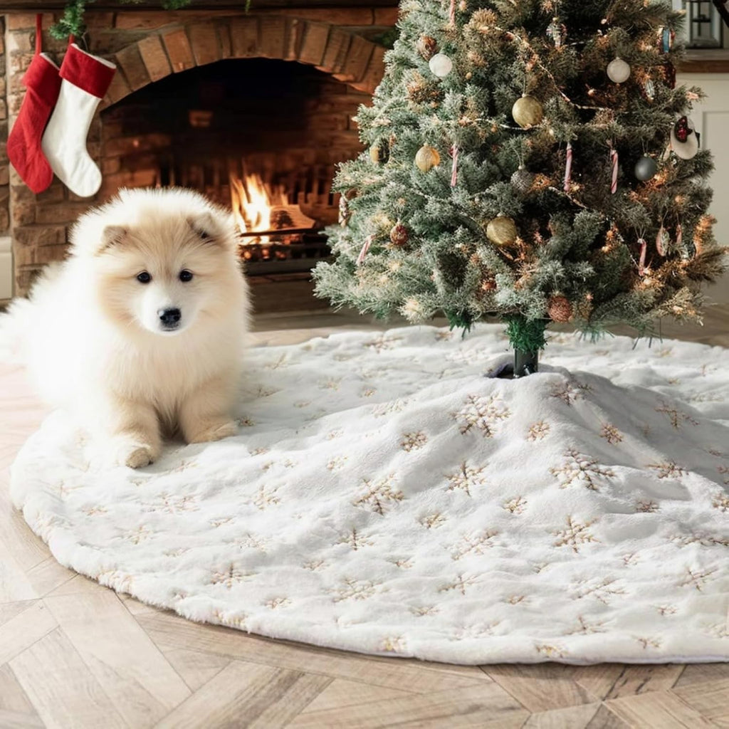 CHICHIC 60 Inch Large Christmas Tree Skirt White Tree Skirt Xmas Faux Fur Tree Skirts Christmas Decorations for Holiday Tree Ornaments Christmas Party Home Decorations with Sequin Gold Snowflakes