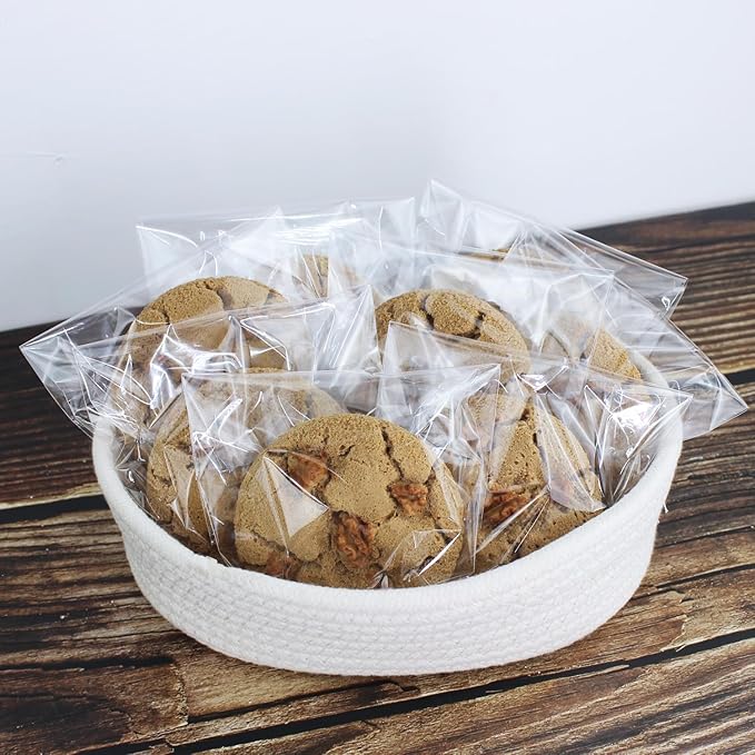 PigPotParty 4''x 6" Clear Plastic Cellophane Bags, 200 Pcs Small Self Sealing Cookie Bags for Gift, Party favor, Greeting Card,Candy, Treat, Goodies, Snack, Self Adhesive Resealable