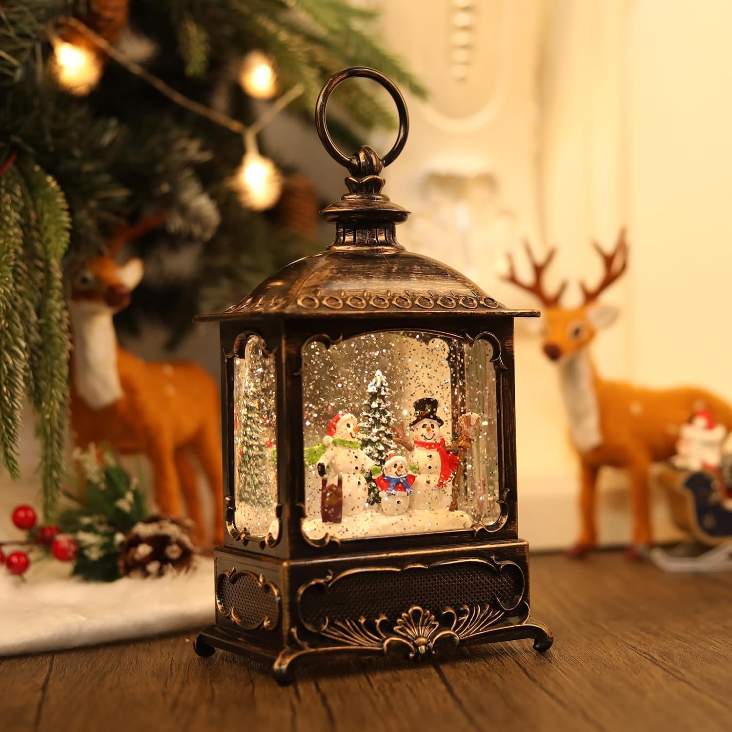Christmas Snow Globe with Snowman, Glittering Lighted Battery Operated & USB Powered, Snowman Family Snow Globe Lantern for Christmas Home Decoration and Gift