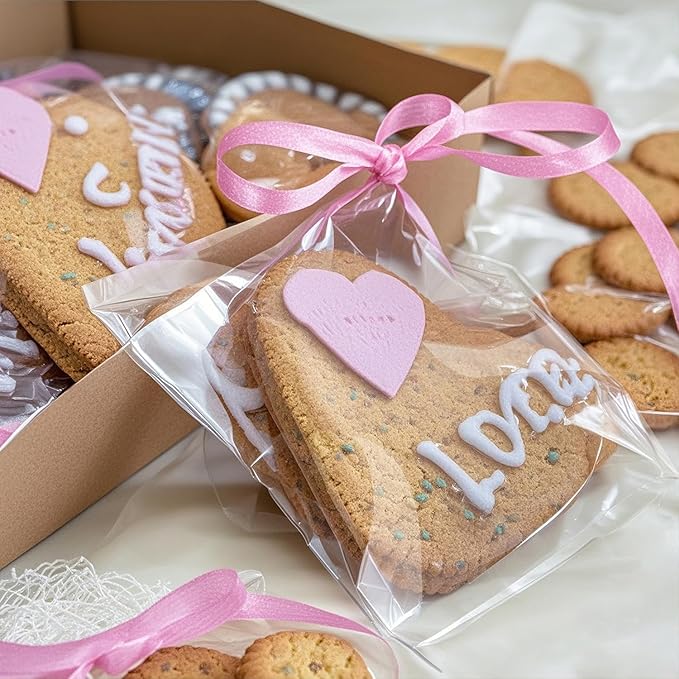 PigPotParty 4''x 4" Clear Plastic Cellophane Bags, 200 Pcs Small Self Sealing Cookie Bags for Gift, Party favor, Greeting Card,Candy, Treat, Goodies, Snack, Self Adhesive Resealable