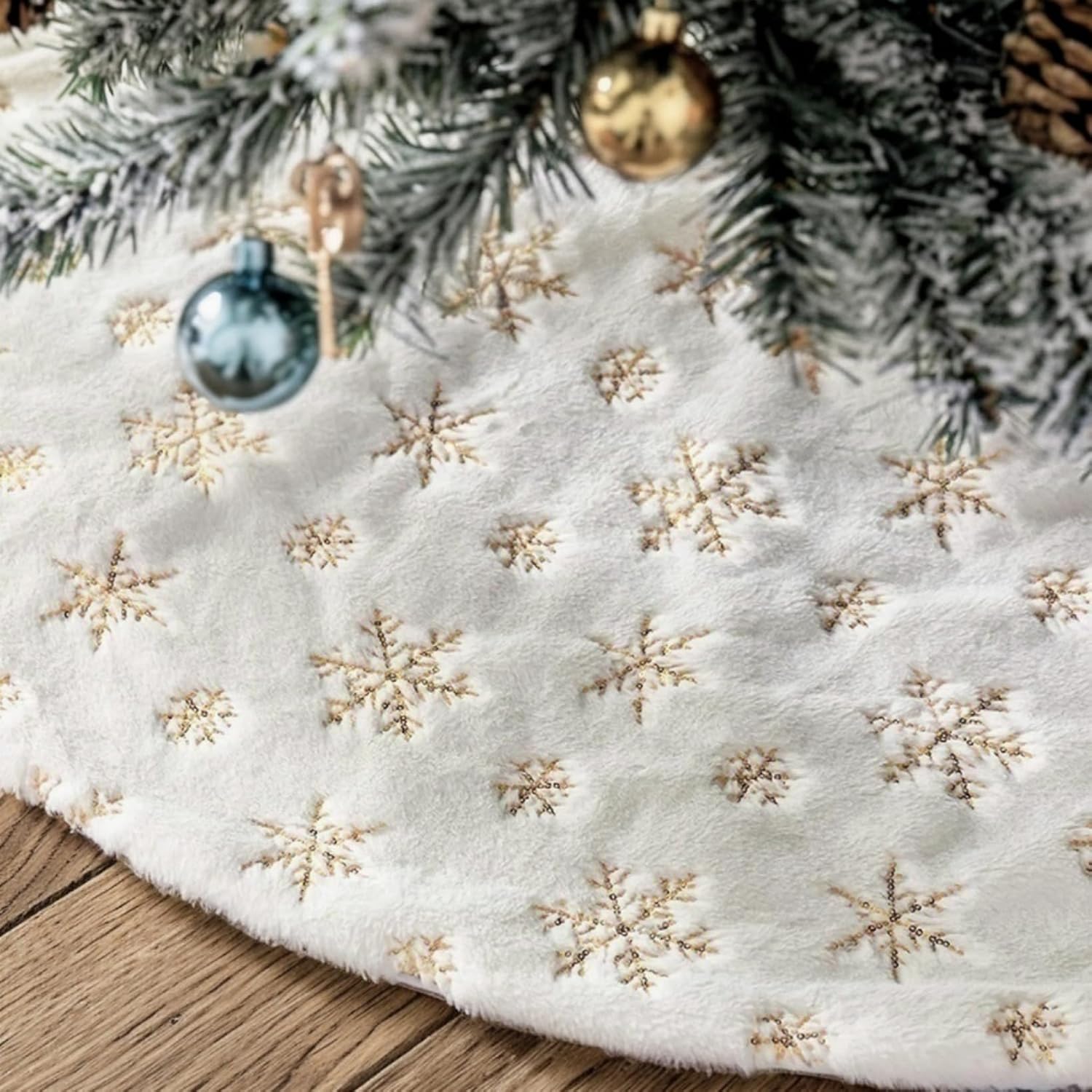 CHICHIC 60 Inch Large Christmas Tree Skirt White Tree Skirt Xmas Faux Fur Tree Skirts Christmas Decorations for Holiday Tree Ornaments Christmas Party Home Decorations with Sequin Gold Snowflakes