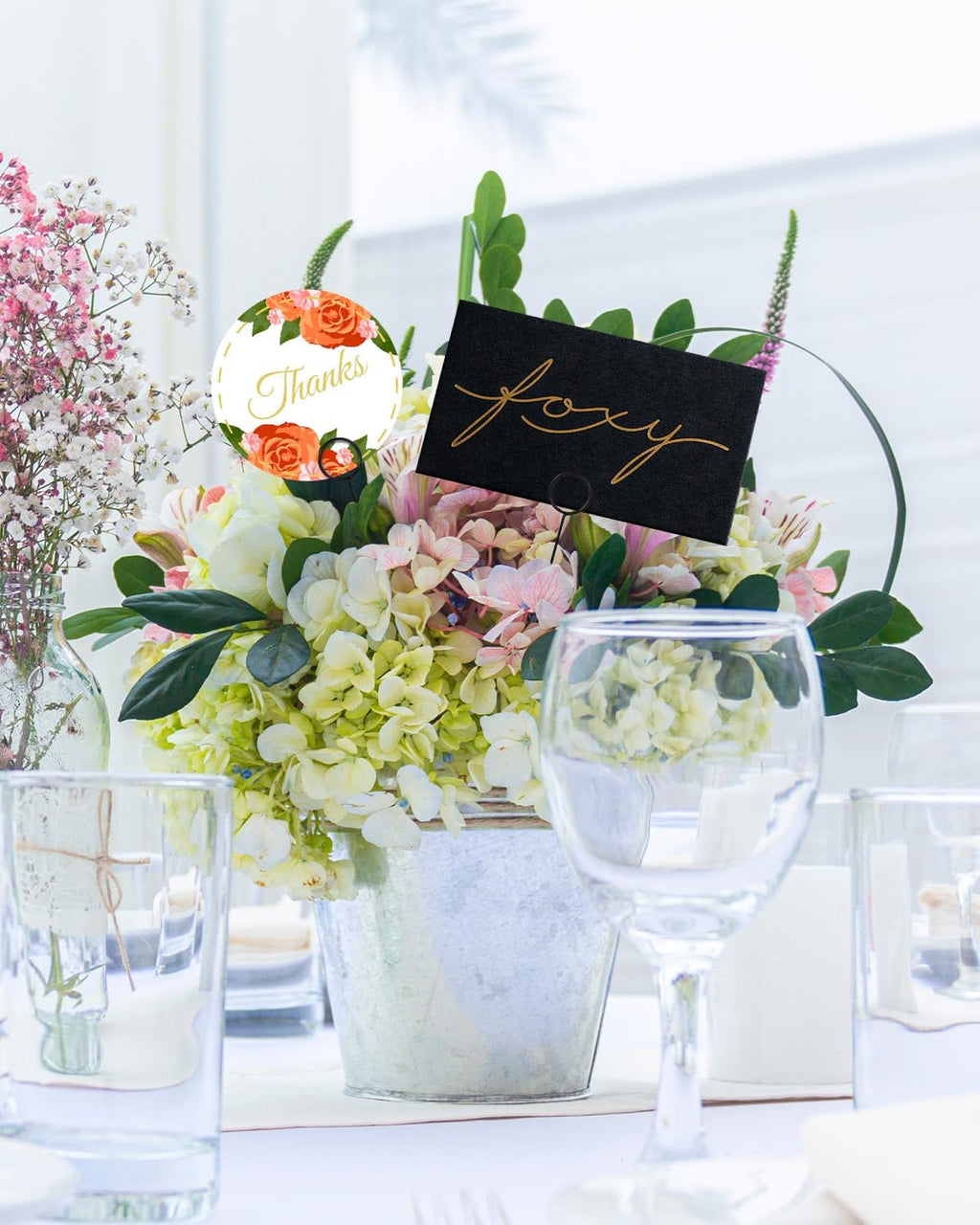 Avsty 30Pcs Floral Card Holder Picks-Wire Place Card Holder for Wedding-Metal Photo Picture Clip Holder-Table Name Number Holder,Memo Note Holder for Flower Arrangement,Wedding,Party(Black, Round)