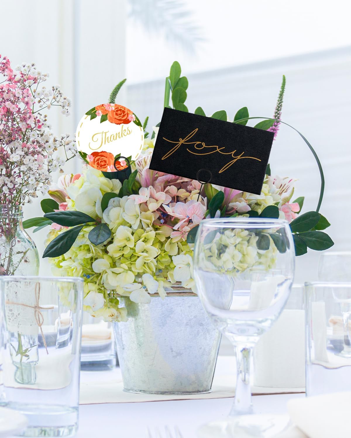 Avsty 30Pcs Floral Card Holder Picks-Wire Place Card Holder for Wedding-Metal Photo Picture Clip Holder-Table Name Number Holder,Memo Note Holder for Flower Arrangement,Wedding,Party(Black, Round)