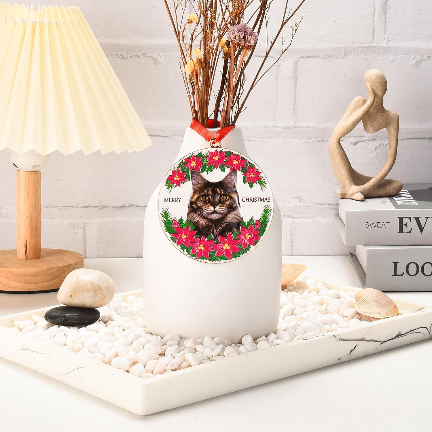 Maine Coon Christmas Ornament, 3D Metal Xmas Gifts for Maine Coon Lovers | Round Cute Hanging Xmas Cat Ornament for Tree Holiday Decoration, Ideal Holiday Maine Coon Gifts for Family Friends