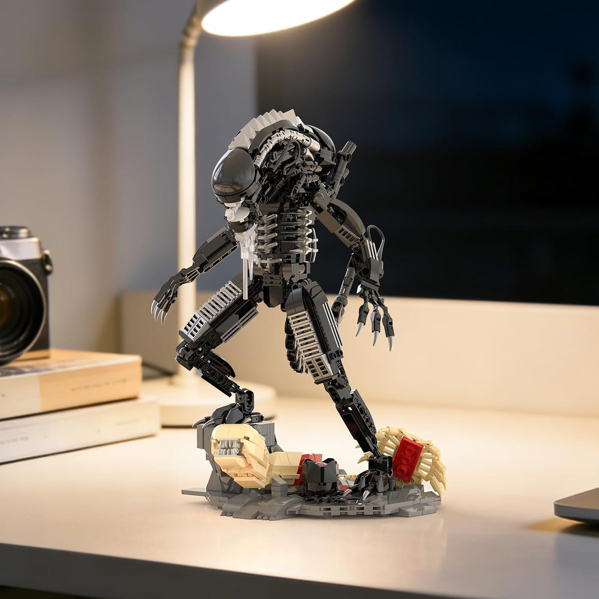 xenomorph action figures building set for adults & on a desk or shelf