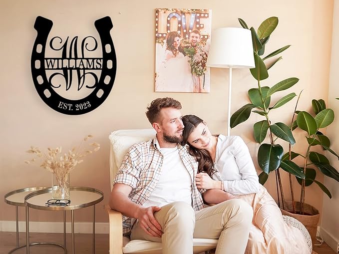 Personalized Horseshoe Metal Sign with Initial and Family Name, Custom Monogram Horseshoe Metal Wall Art Last Name Sign Equestrian Horse Lover Gift Horseshoe Living Room Decor