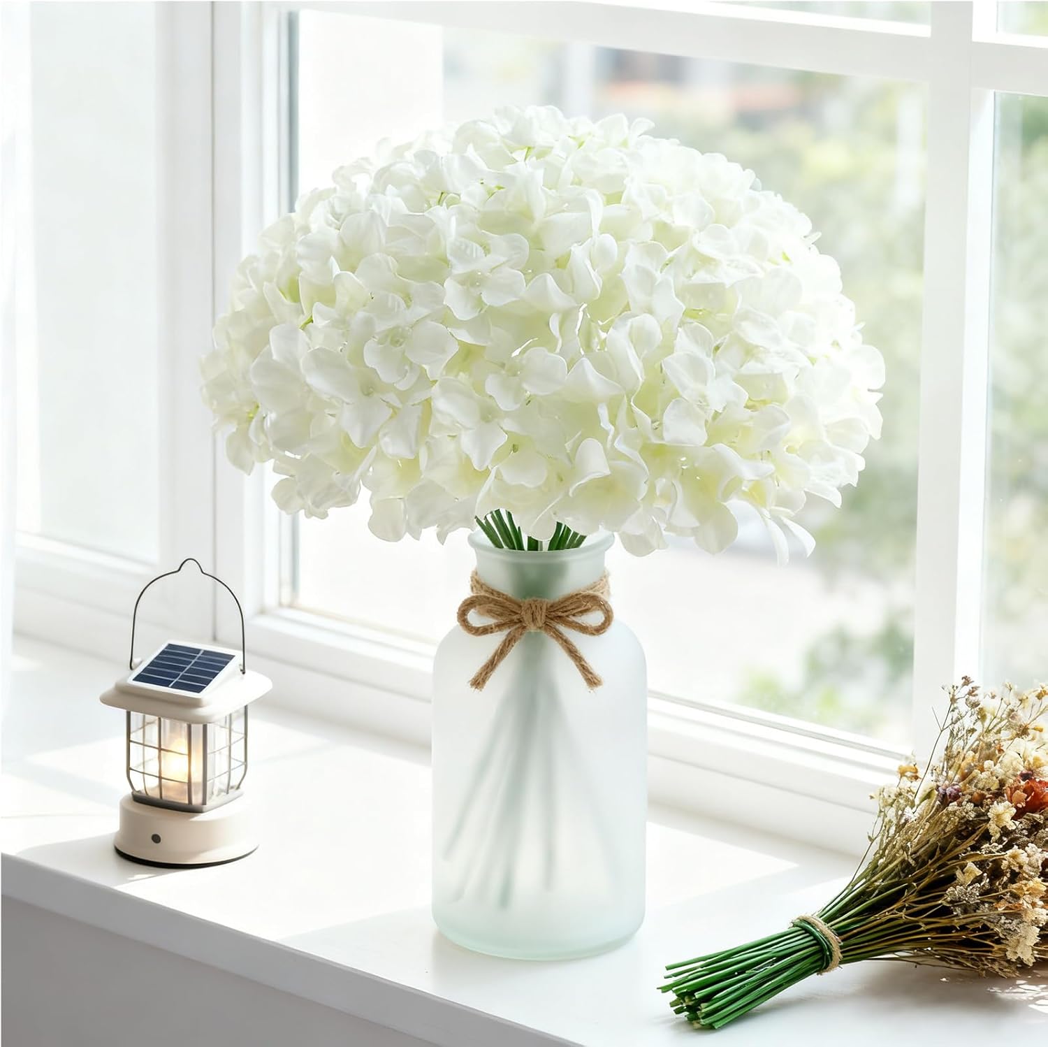 65Pcs White Hydrangea Artificial Flowers Bulk，Realistic Silk Fake Flowers with Stems，Faux Hydrangea Flowers for Wedding Home Decor Centerpieces Living Room Garden Party Baby Shower Decoration