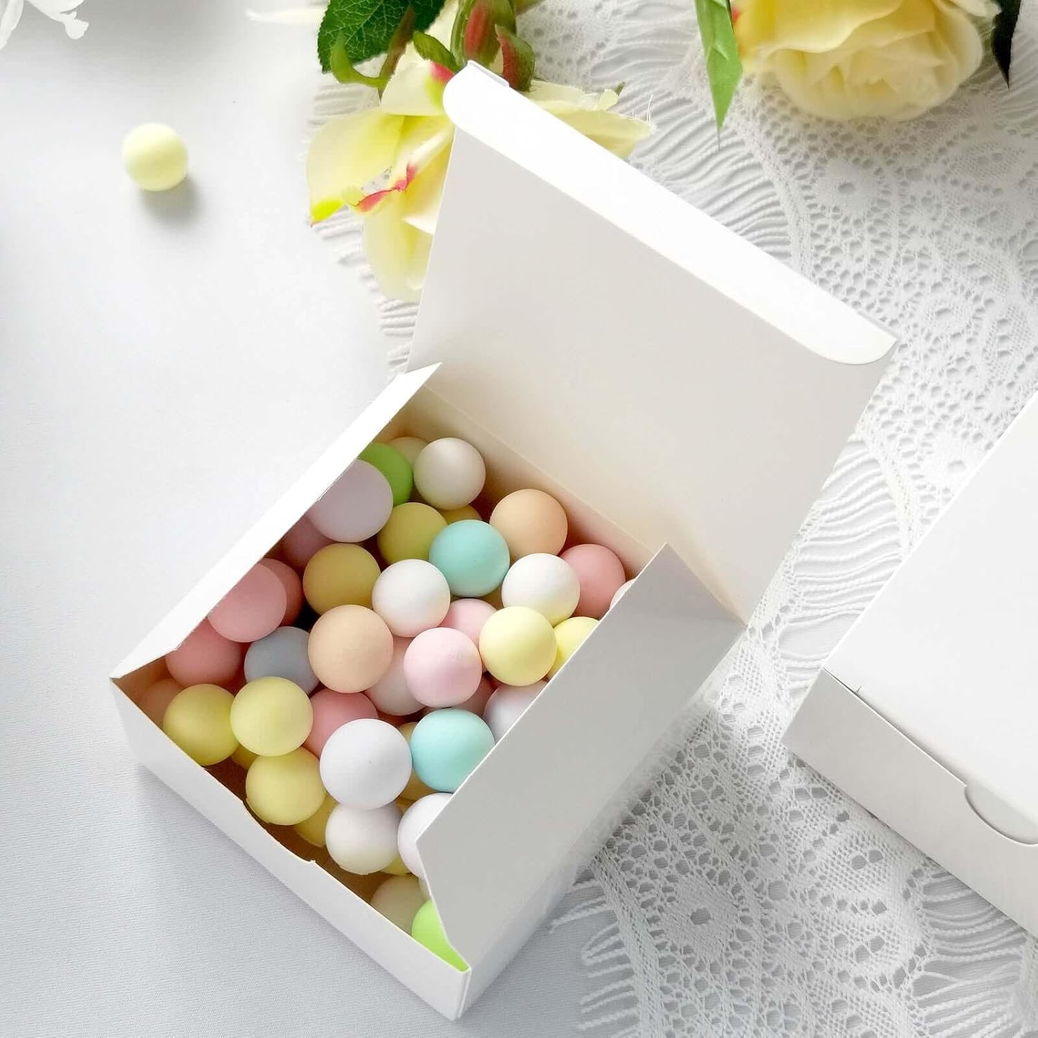 Efavormart 100 Pack 4"x4"x2" White Cake Favor Boxes, Versatile Sturdy Cardstock Candy Treat Gift Boxes for DIY Wedding and Event Decor