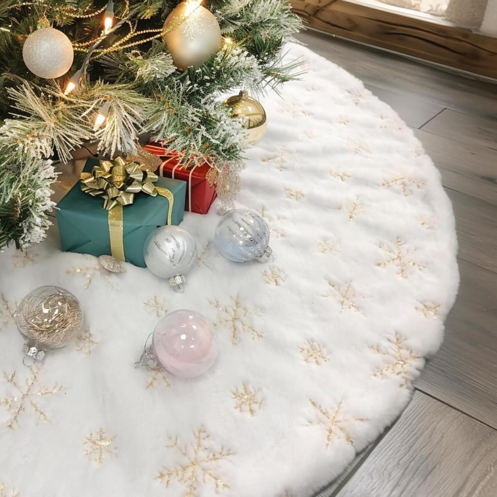 CHICHIC 60 Inch Large Christmas Tree Skirt White Tree Skirt Xmas Faux Fur Tree Skirts Christmas Decorations for Holiday Tree Ornaments Christmas Party Home Decorations with Sequin Gold Snowflakes