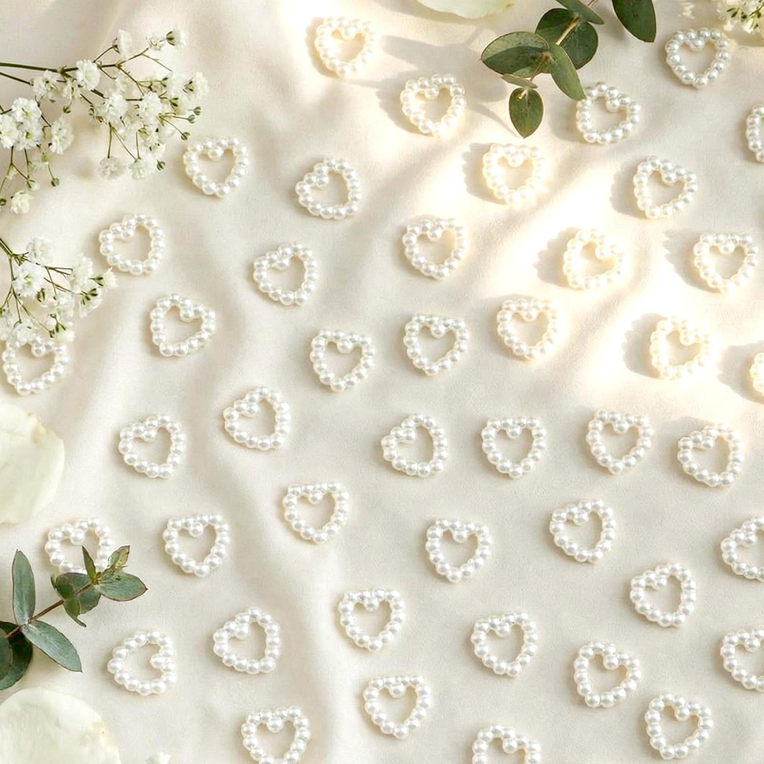 500 Pcs Pearl Heart Table Scatter Confetti Wedding Pearl Heart Plastic Faux Bead Charm Table Scatter Decoration for DIY Craft Nail Wedding Party Cake Bridal Shower Decorations, 0.39 x 0.47''