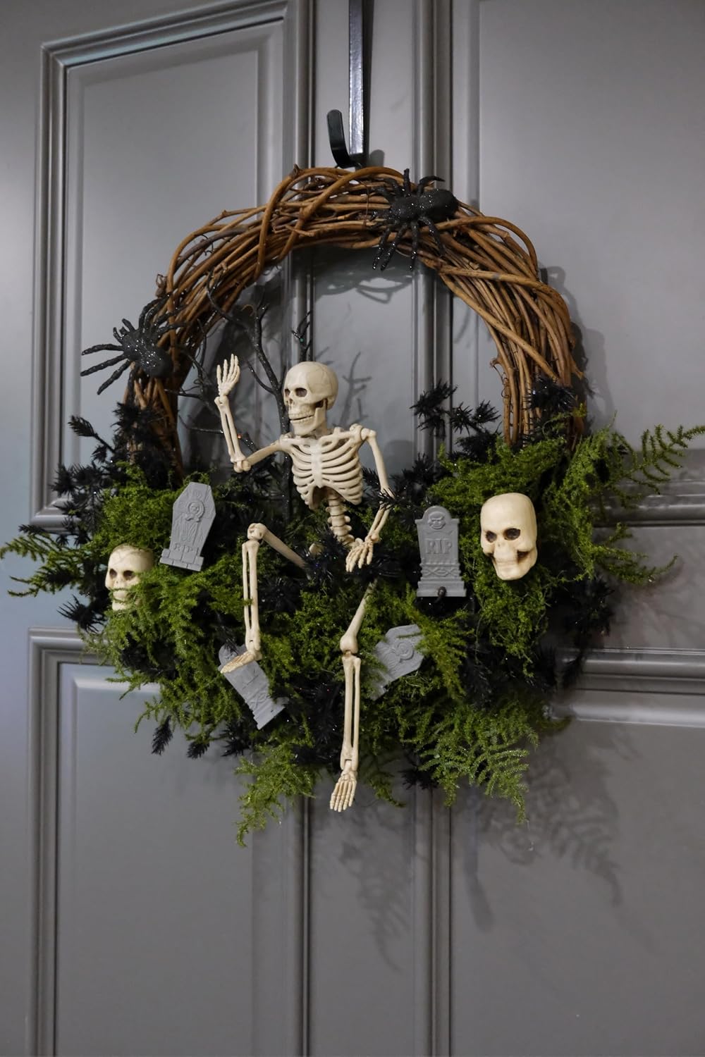 20" Halloween Wreath for Front Door - Halloween Skeleton Skull Wreath De...