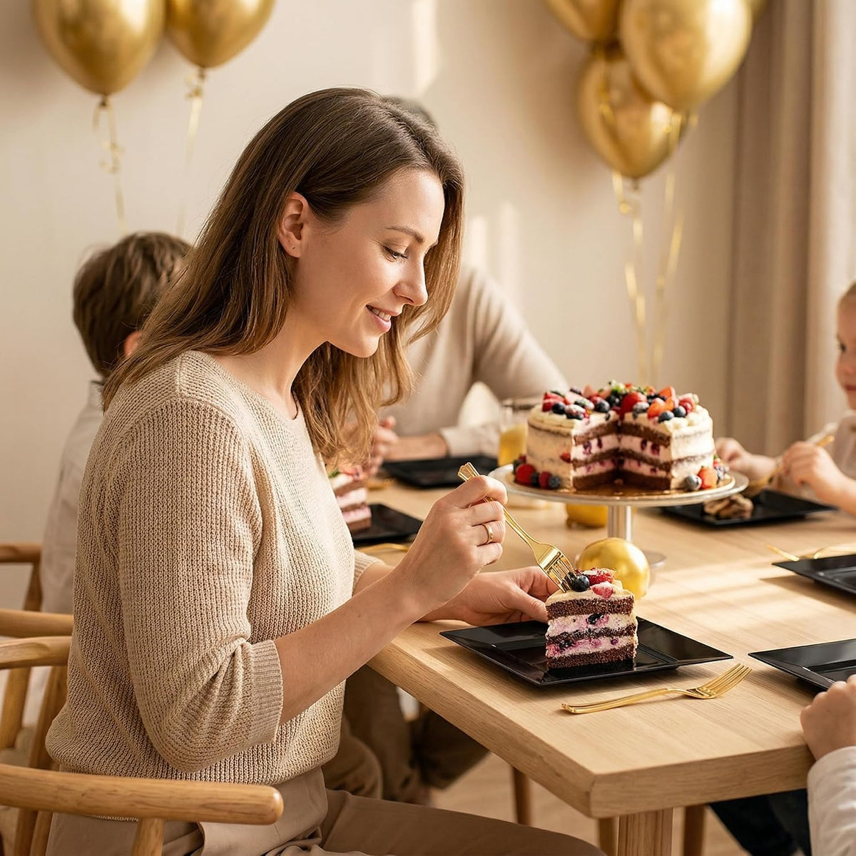 supernal 200pcs black square plastic dessert cake plates, front angle view