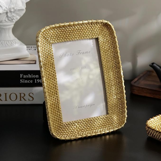 Cuspin 4x6 Picture Frame Vintage Gold Metal Rattan Textured Hand-Crafted Photo Frame with Glass Front, Antique Picture Frame for Tabletop Display & Wall Display, Retro Design Home Decor