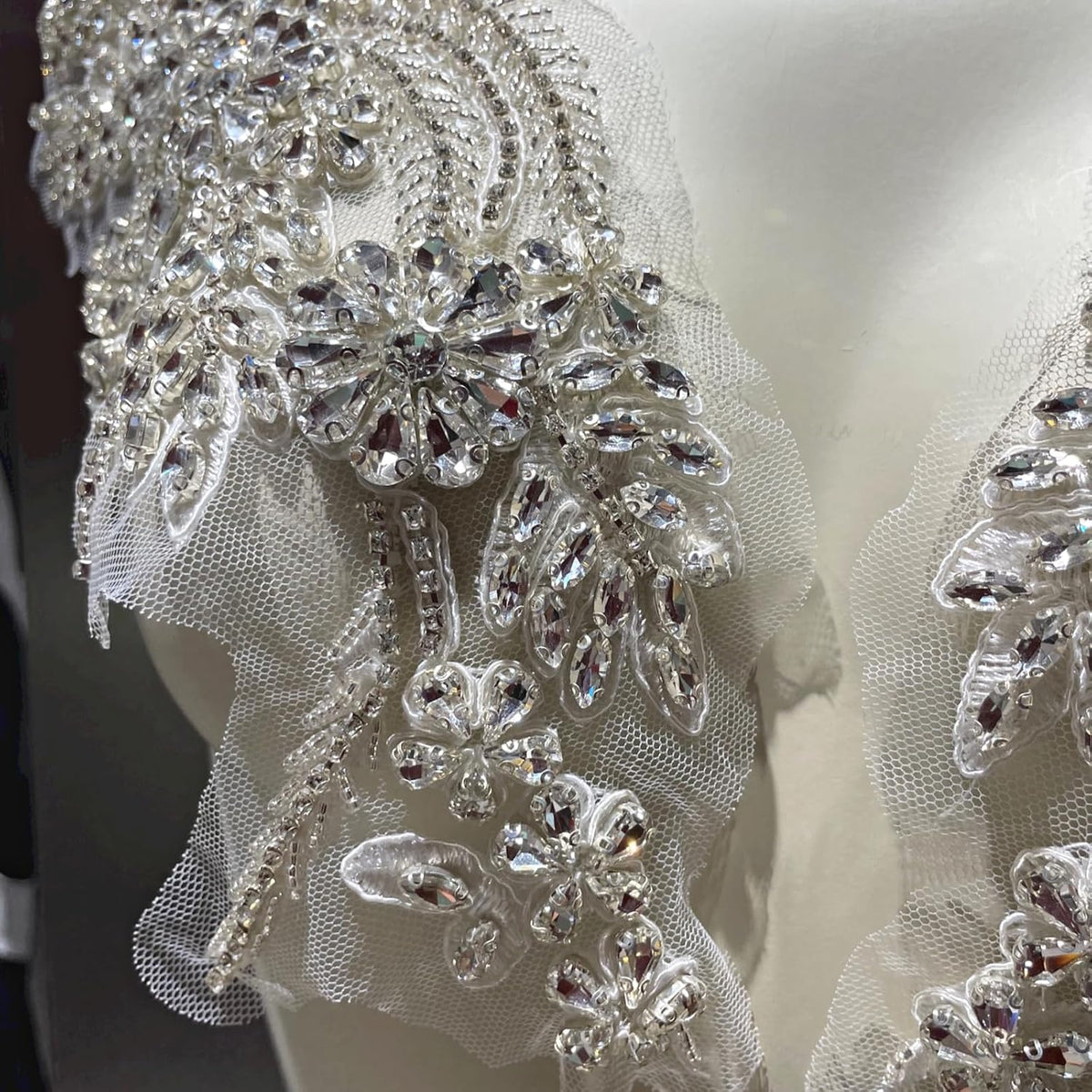 1Pair White Rhinestone Appliques for Dress,Suits,Gown,Clothing(White)