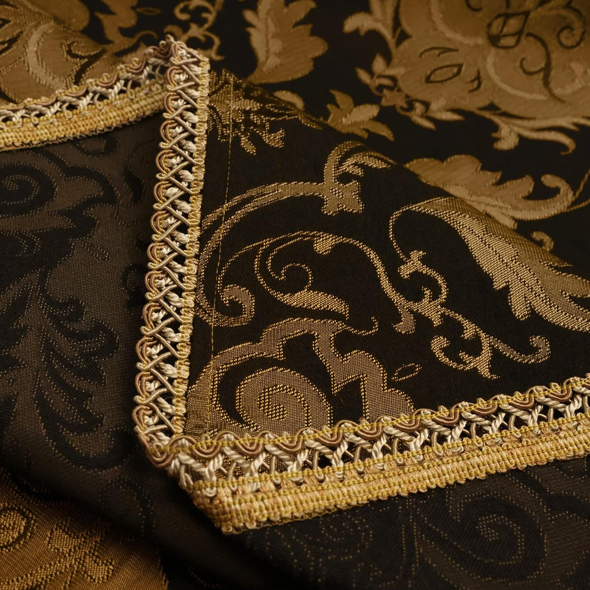 Loom and Mill Luxury Rectangle Fabric Tablecloth 60x120 Inch, Black