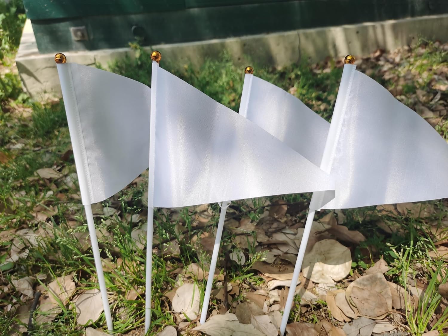 25 Pack White Pennant Flags Small Mini Hand Held Solid Color Pennant Flags On Sticks,Party Events Celebration,School,Grand Opening,Kids Birthday,Sports Clubs,Flower Pot (White)