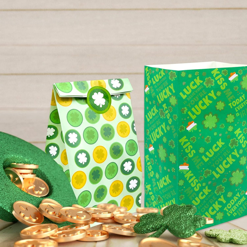 Fancy Land St Patrick's Day Paper Gift bag Shamrock Treat Bags Goodies Bags for Party Favors 24 Pack