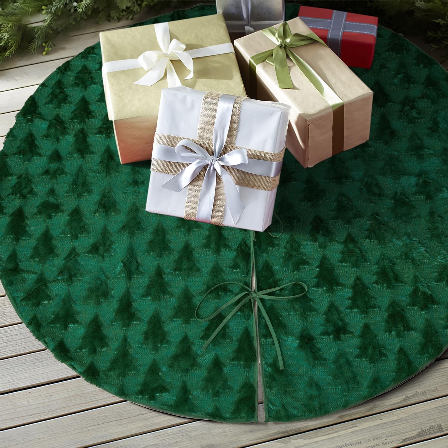 AVOIN colorlife Green Pine Faux Fur Soft Plush Christmas Tree Skirt 36 Inch | Split Slit Design, Rope Ties, Perfect 4-6 ft Trees Compatibility, Base Cover, Mat for Gifts