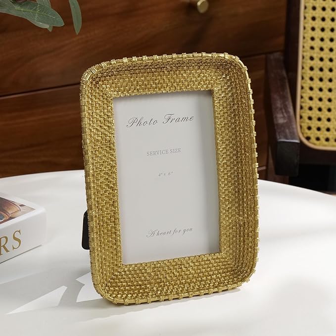 Cuspin 4x6 Picture Frame Vintage Gold Metal Rattan Textured Hand-Crafted Photo Frame with Glass Front, Antique Picture Frame for Tabletop Display & Wall Display, Retro Design Home Decor