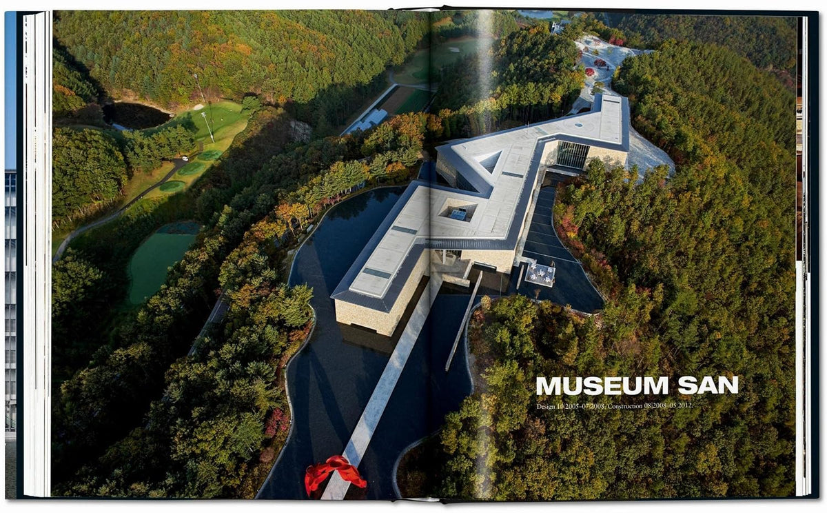 ando. complete works 1975–today. 2019 edition (multilingual edition), side view